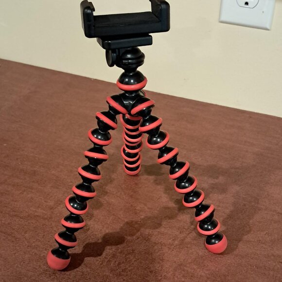 Flexible Tripod for iPhones, Android Devices - Picture 3 of 3